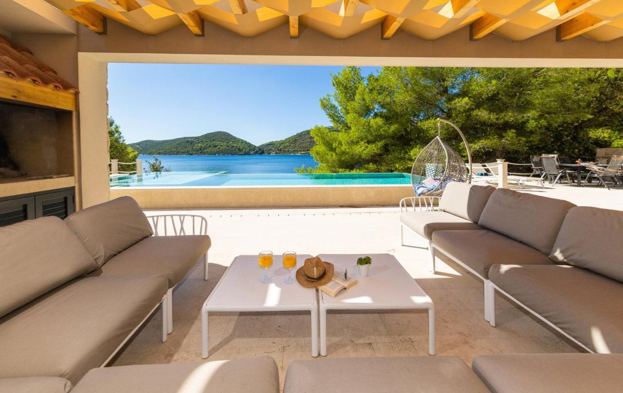 Beachfront Villa Brulupes In Secluded Bay Konstari Dış mekan fotoğraf