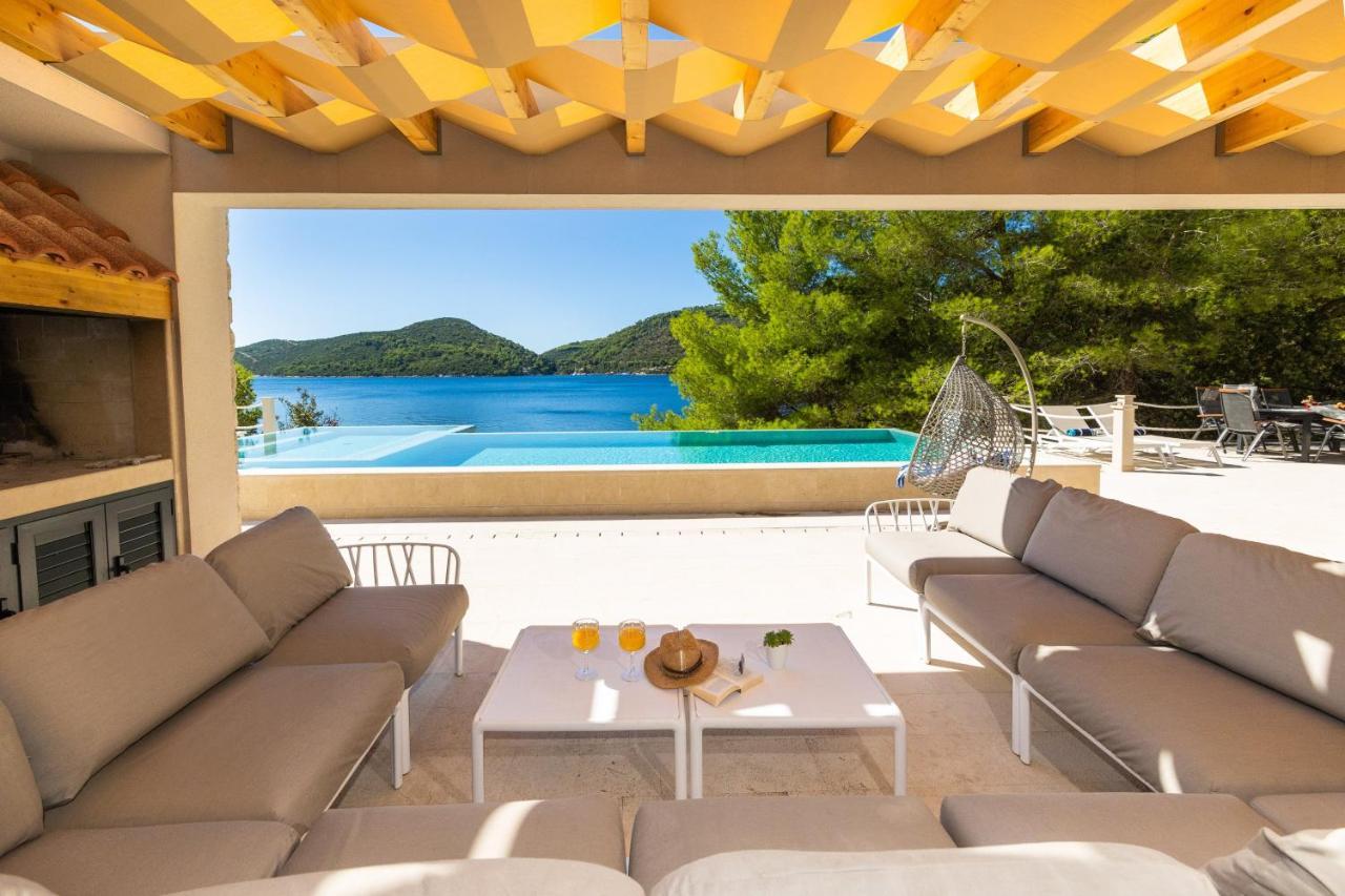 Beachfront Villa Brulupes In Secluded Bay Konstari Dış mekan fotoğraf